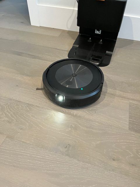 Roomba J8+ Review (Is the iRobot J8+ Worth It?) - Genymoney.ca